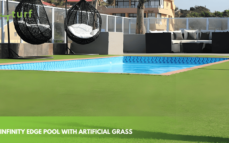 Más de 30 ideas de césped artificial y pavimentación para elevar cualquier espacio exterior en 2025 2 infinity edge pool with artificial grass outdloor seating area with hanging chairs