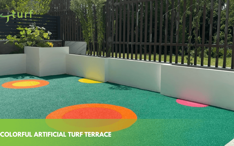 23 Inspiring Fake Grass Patio Ideas for a Beautiful, Low-Maintenance Patio 5 A colorful terrace with artificial grass and circular design creates a vibrant play area