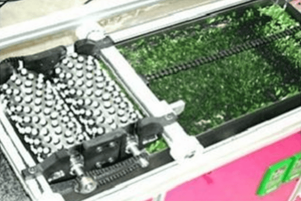 Somos líderes mundiales en soluciones de césped artificial 43 Máquina de prueba de resistencia a la tracción para la evaluación de la durabilidad del césped artificial.