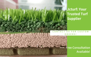 Sección transversal de un sistema de césped artificial con relleno de césped granular y base en capas amortiguadora.